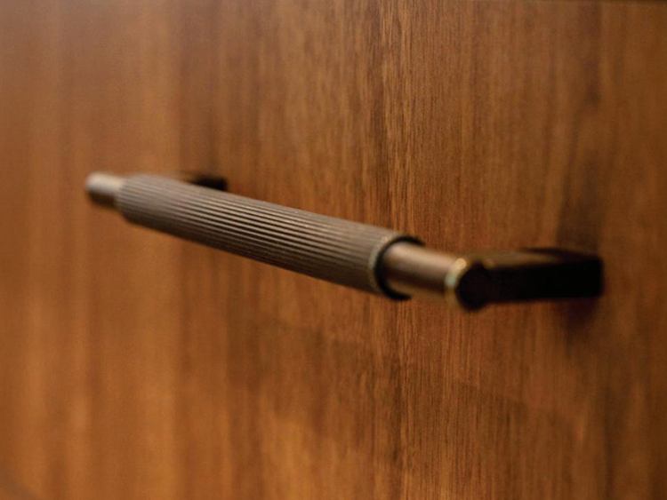 Momo Arpa in Antique Brass