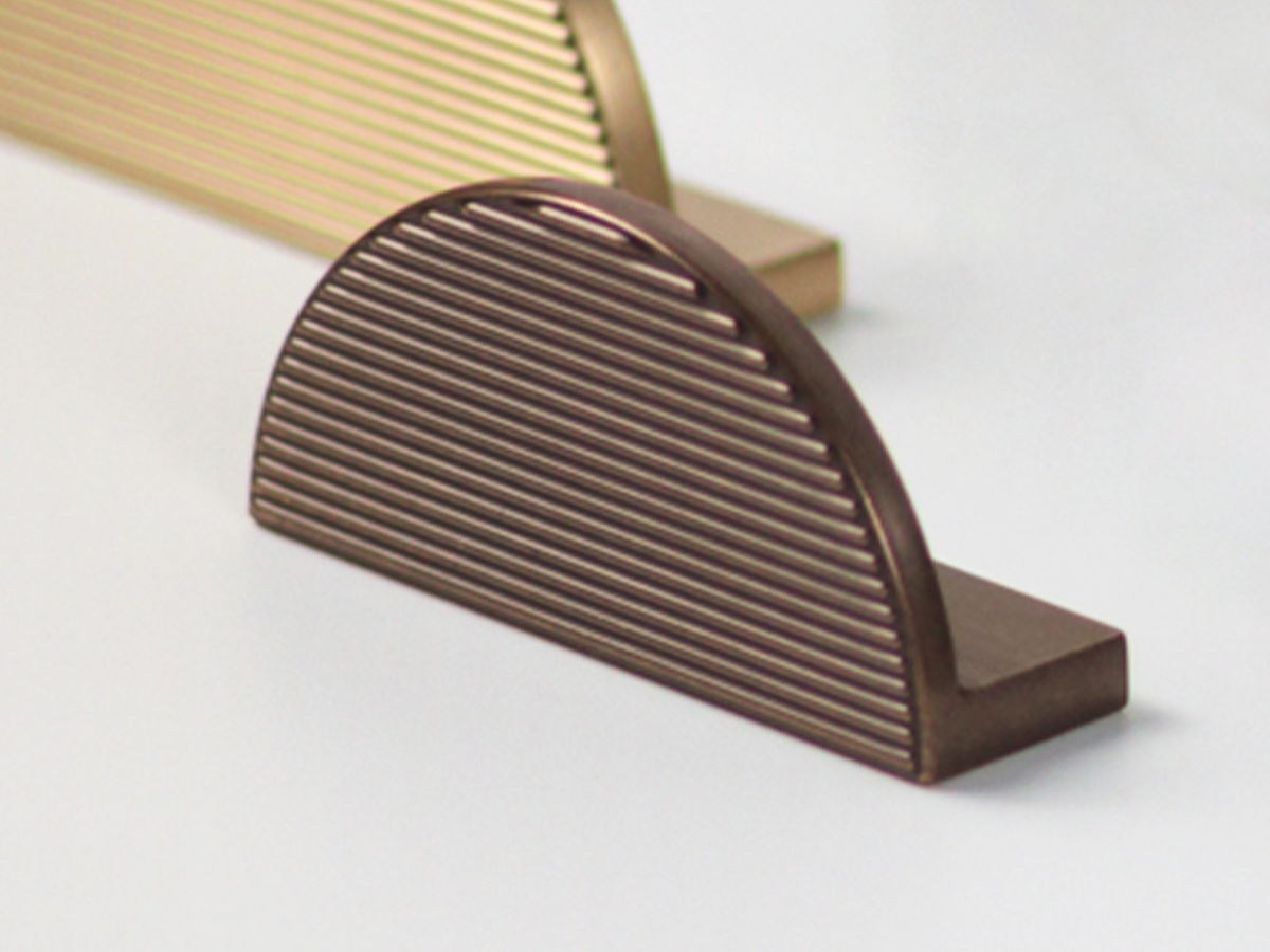 Momo Barrington in Bronze