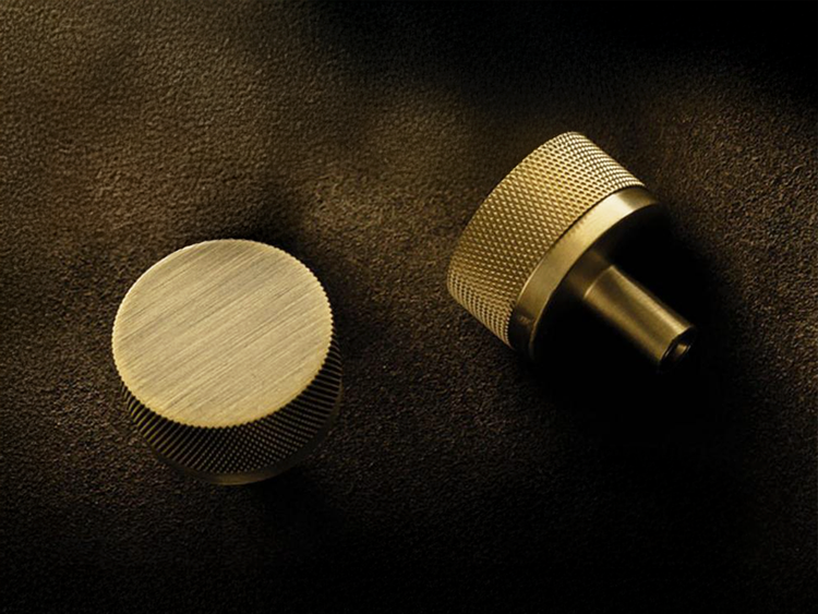 Momo Bellevue in Brushed Satin Brass