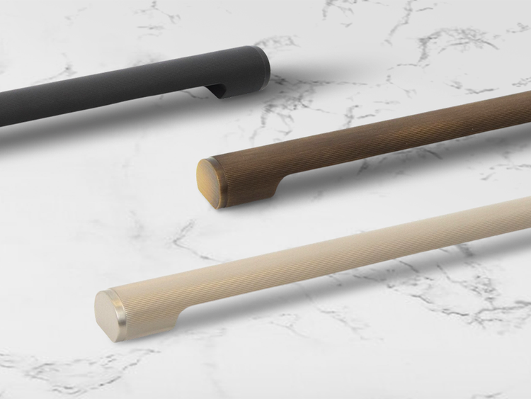 Momo Manhattan Handles