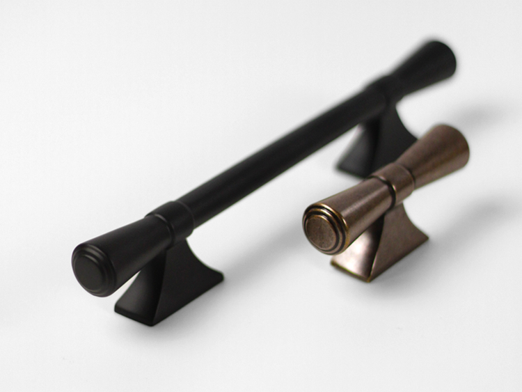 Momo Pembrey Handles