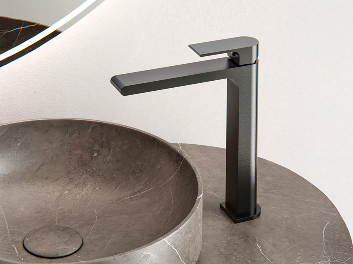 Nero Bianca in Brushed Gunmetal