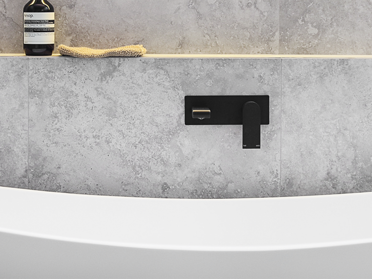 Nero Bianca in Matte Black