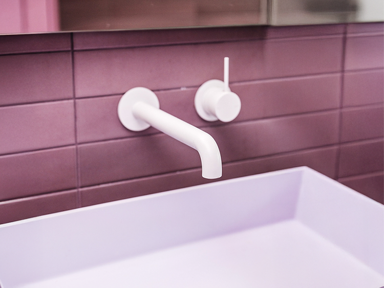 Nero Mecca in Matte White