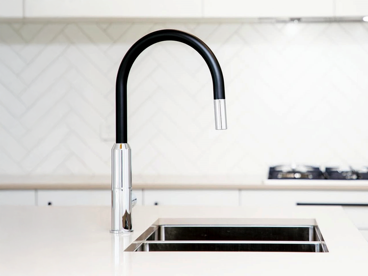 Nero Pearl in Matte Black