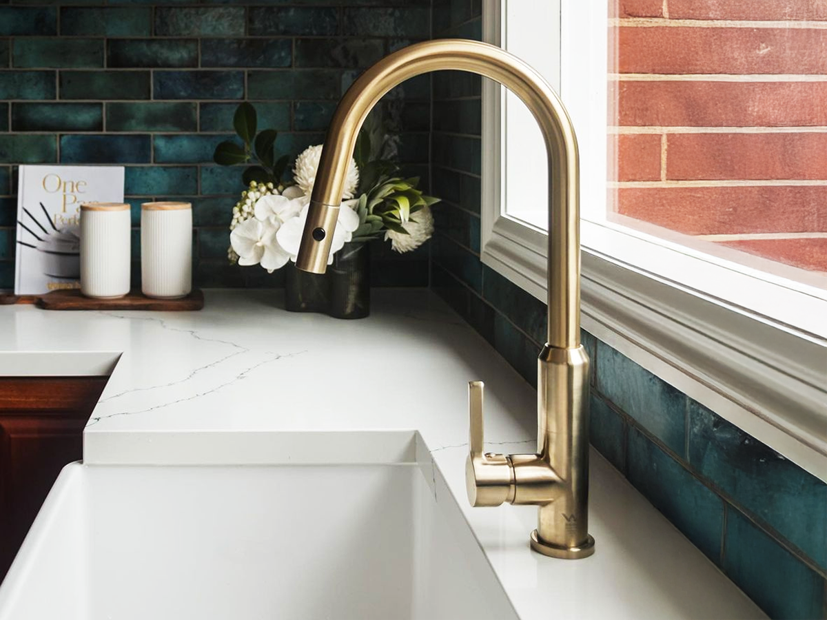 Nero Pearl in Brushed Gold
