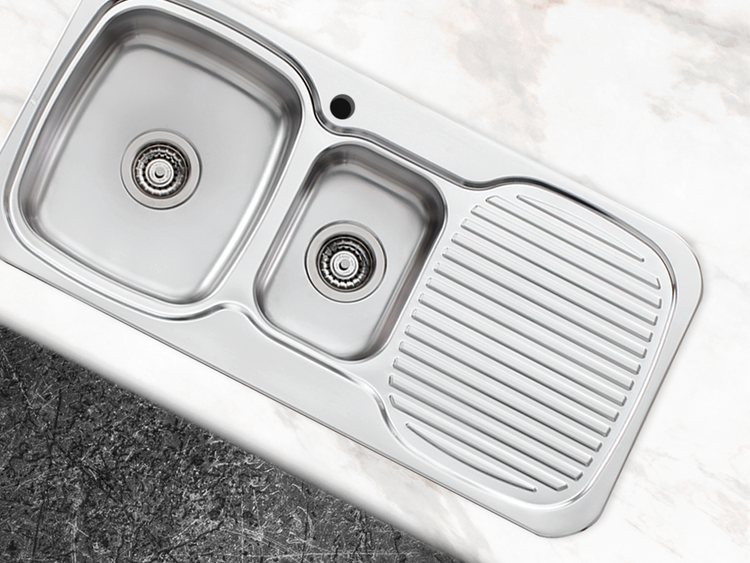 Oliveri LakeLand Range