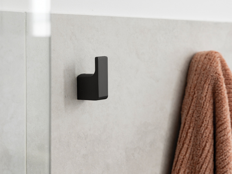 Phoenix Gloss in Matte Black