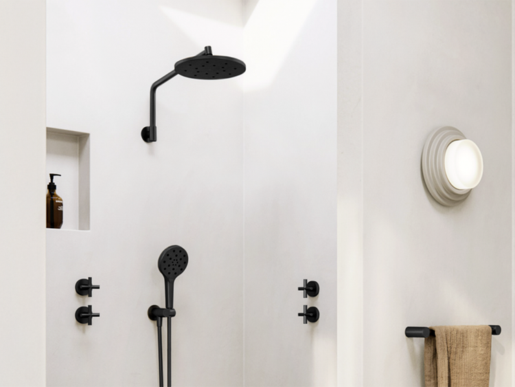 Phoenix Ormond in Matte Black