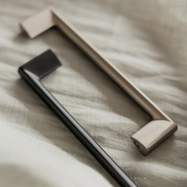 Momo Handles Barra D Handle 128mm Brushed Matte Brass