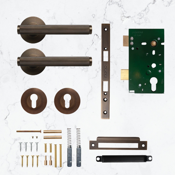 Momo Bellevue Solid Brass Lined Lever Entrance Set Bronze