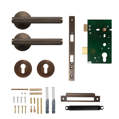 Momo Bellevue Solid Brass Lined Lever Entrance Set Bronze