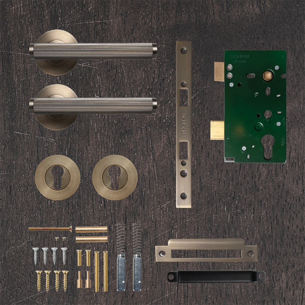 Momo Bellevue Solid Brass Lined Lever Entrance Set In Dark Brushed Brass