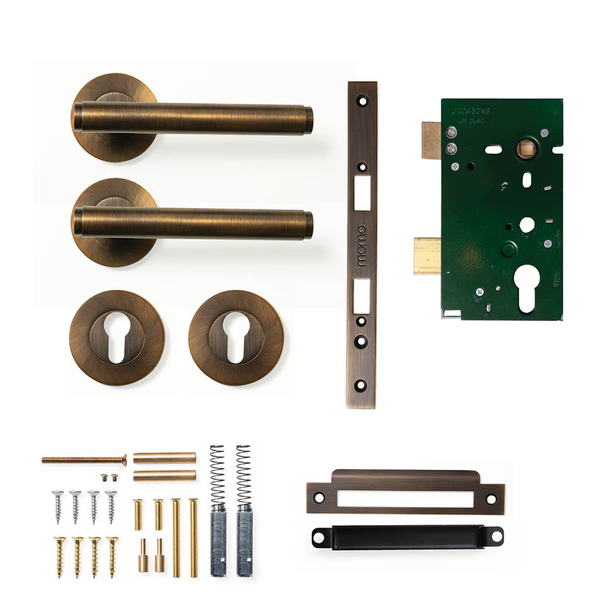 Momo Bellevue Solid Brass Plain Lever Entrance Set Bronze