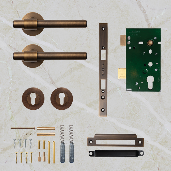 Momo Handles Belgravia Plain Solid Brass Lever Entrance Set Bronze