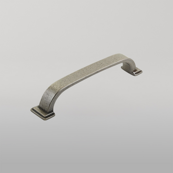 Momo Handles Momo Windsor D Handle 128mm Pewter