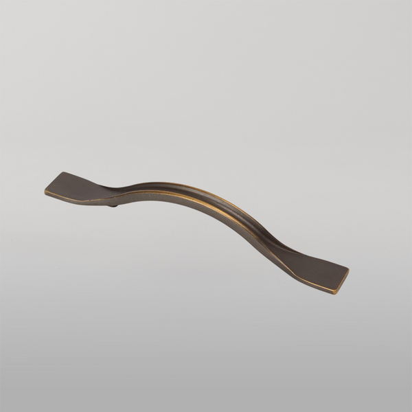 Momo Handles Momo Raviolo Bow Handle 96mm Antique Brass