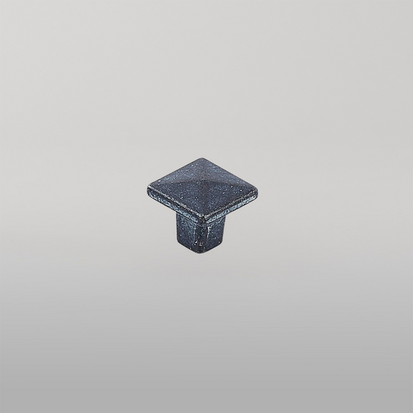 Momo Handles Momo Kansas Square Knob 24mm Antique Cream