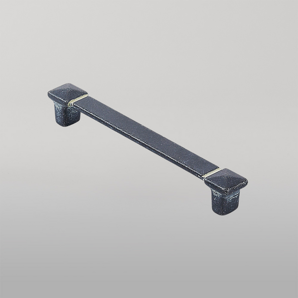 Momo Handles Momo Kansas D Handle 128mm Antique Cream