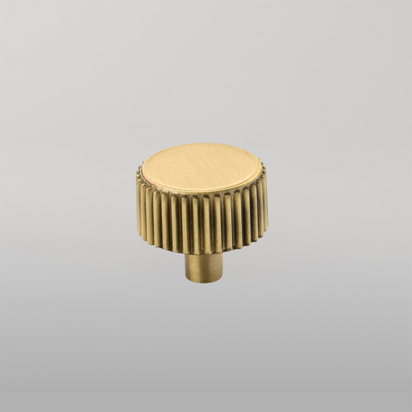 Momo Handles Momo Barrington Knob 32mm Matte Brass