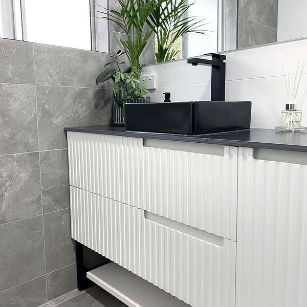 Otti Noosa 1200mm Satin White Wall Hung Vanity with Natural Carrara Marble Top and Undermount Basin