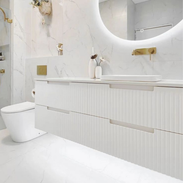 Otti Noosa 1500mm Satin White Wall Hung Vanity with Natural Carrara Marble Top and Double Bowl Undermount Basin