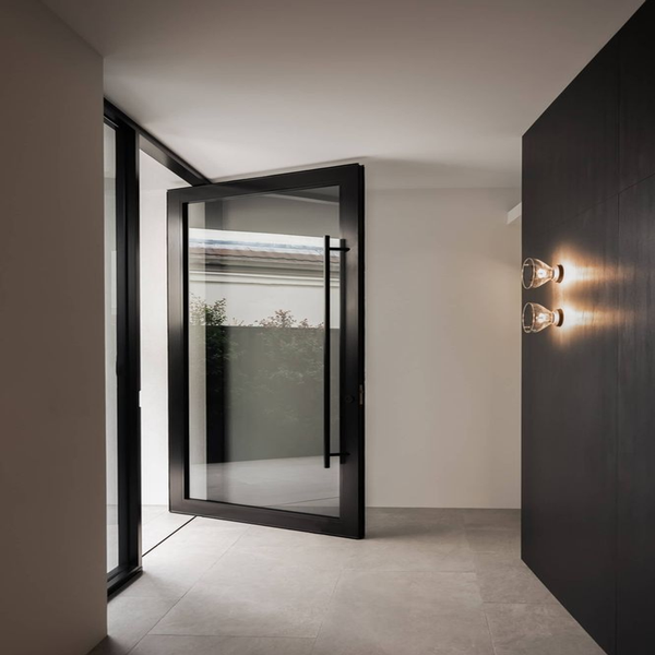 Zanda Omega Offset Pull Handle 900mm Matte Black